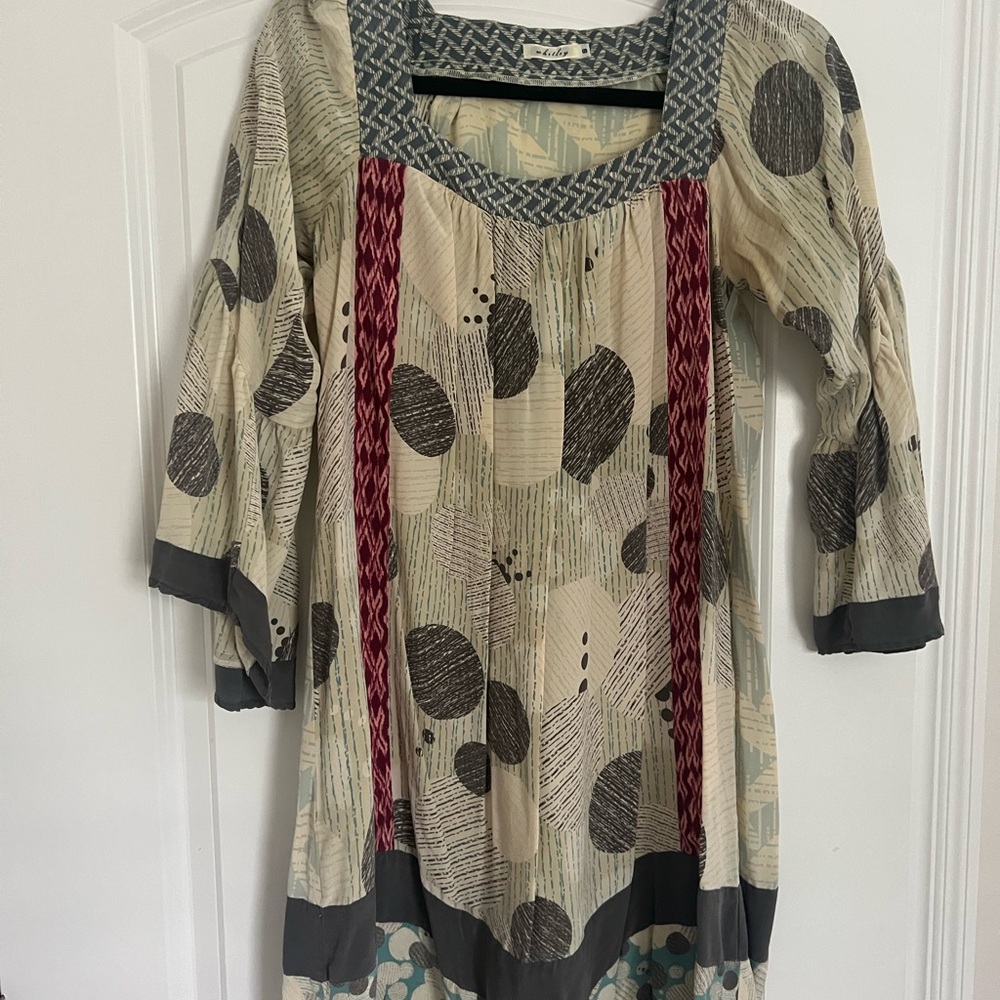 Anthropologie Cream and Gray Patterned Tunic